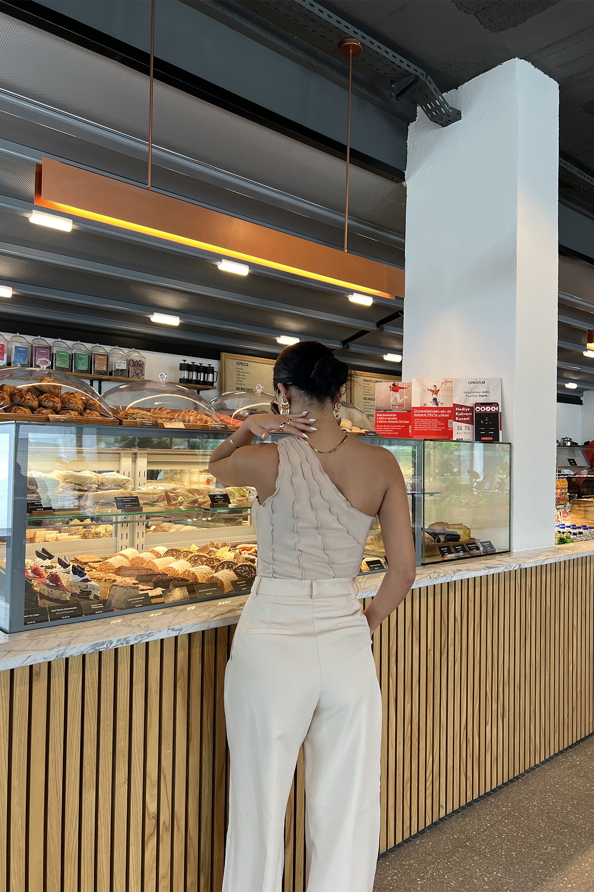 Bej Dikiş Detay Tek Kol Crop Top - 3