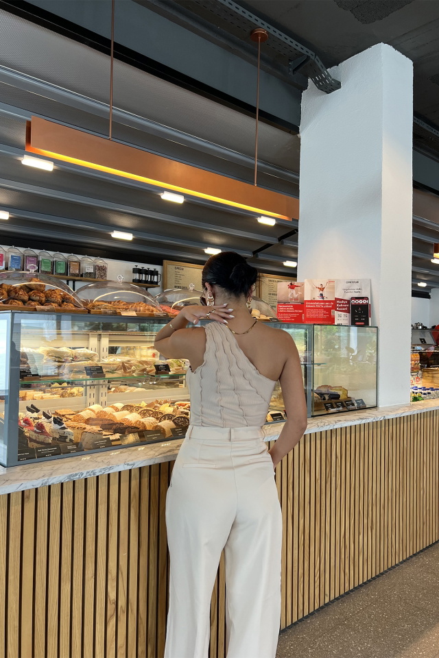 Bej Dikiş Detay Tek Kol Crop Top
