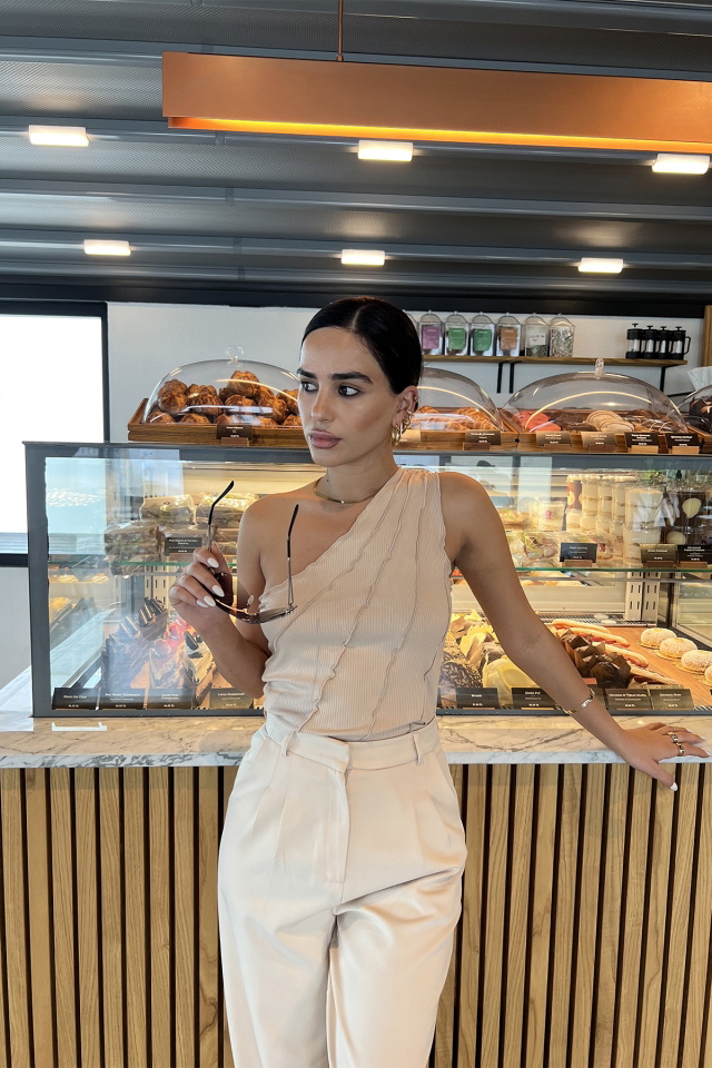 Bej Dikiş Detay Tek Kol Crop Top