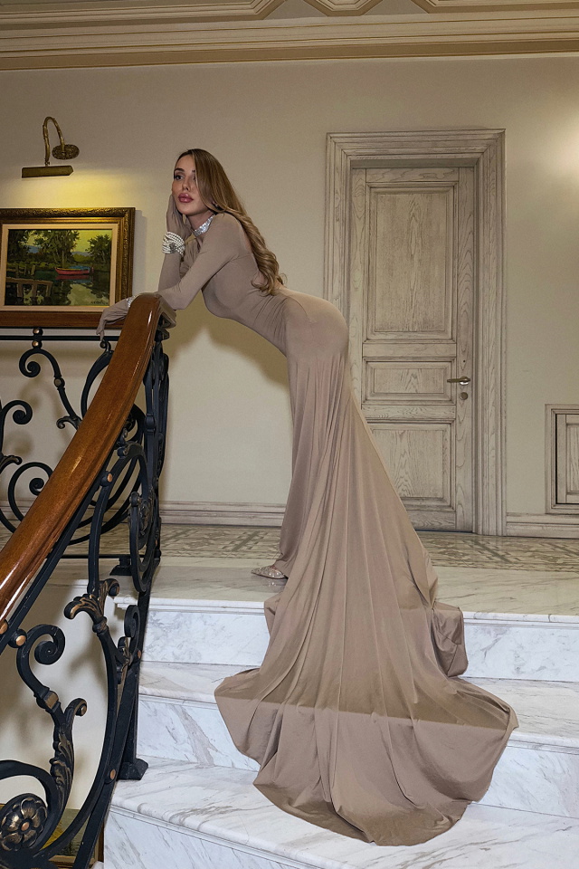 Bej Maria Eldivenli Sırt Dekolteli Uzun Elbise