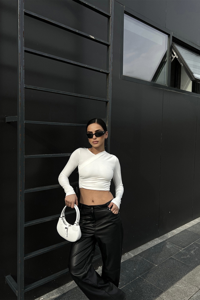 Beyaz Asimetrik Kesim Uzun Kol Crop Top ATE4733 - 1
