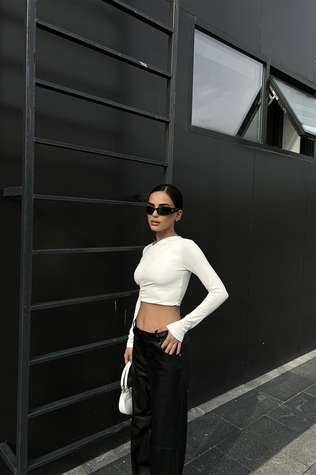 Beyaz Asimetrik Kesim Uzun Kol Crop Top