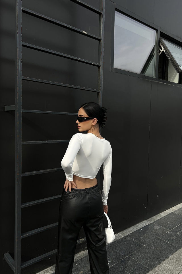 Beyaz Asimetrik Kesim Uzun Kol Crop Top