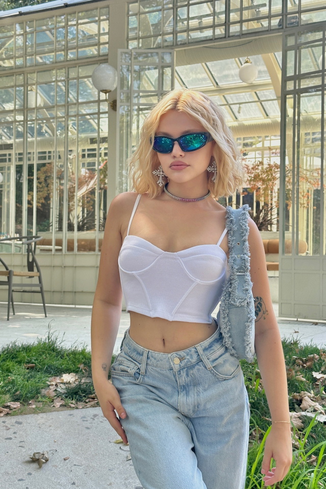 Beyaz Askılı Fitilli Crop Top
