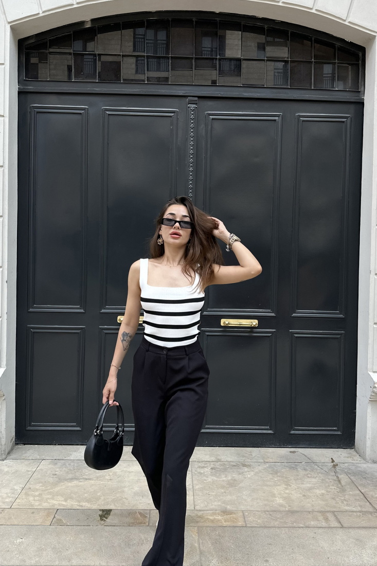 Beyaz Askılı Kare Yaka Crop Top ATE7419 - EYYO