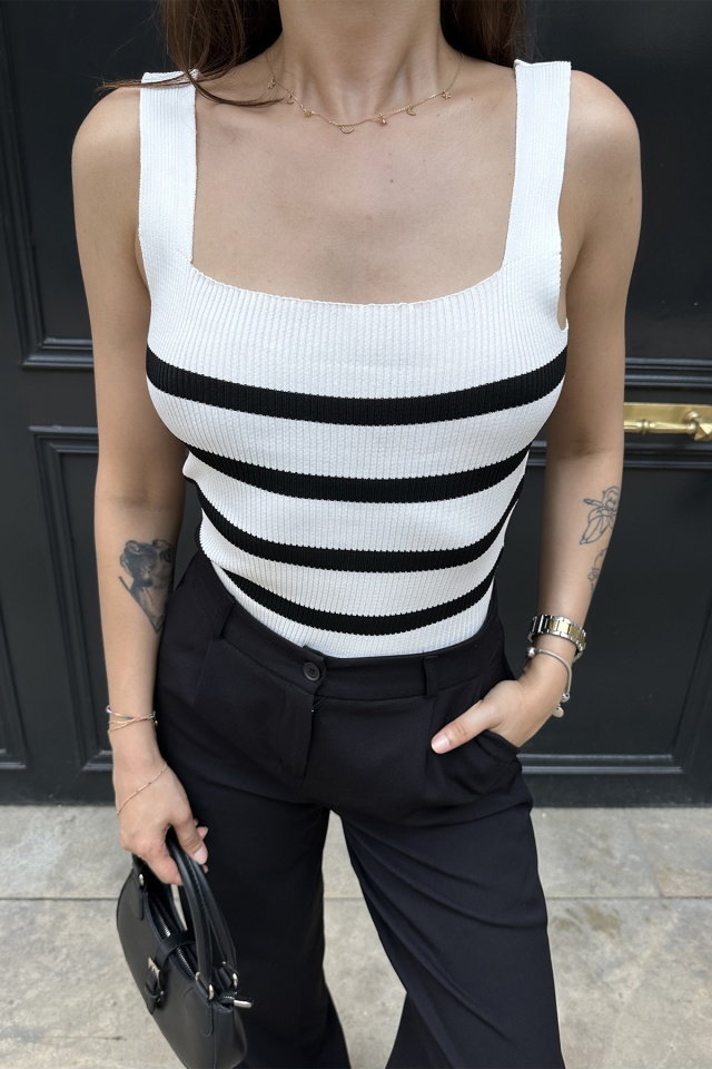 Beyaz Askılı Kare Yaka Crop Top
