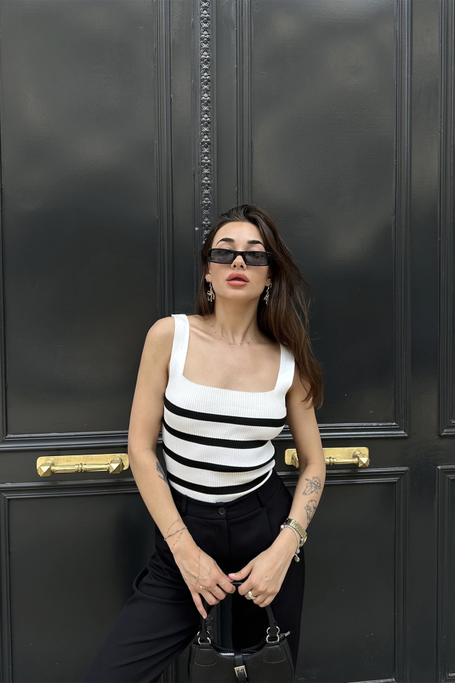Beyaz Askılı Kare Yaka Crop Top