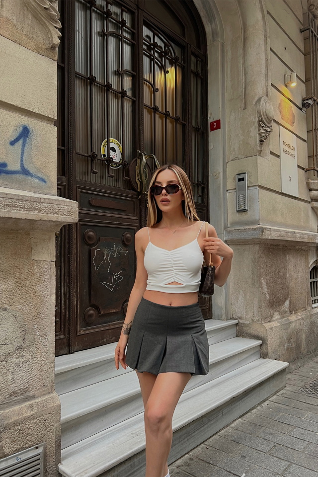Beyaz Askılı Pencere Detay Crop Top ATE6839 