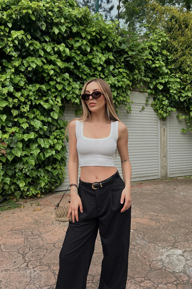 Beyaz Askılı Triko Crop Top -