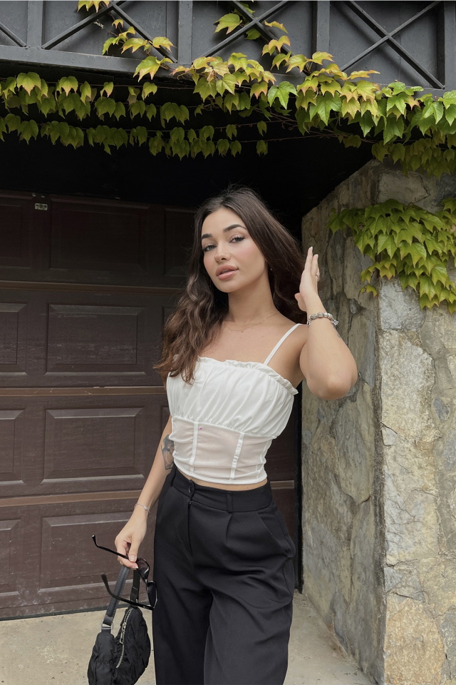 Beyaz Askılı Tül Detay Crop Top
