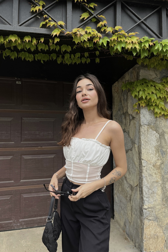 Beyaz Askılı Tül Detay Crop Top