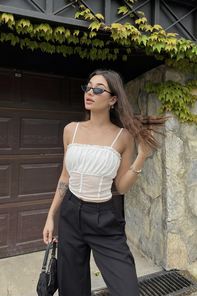 Beyaz Askılı Tül Detay Crop Top