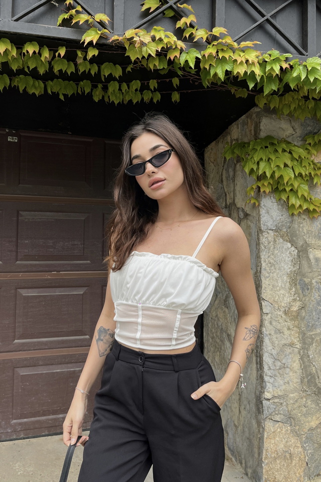 Beyaz Askılı Tül Detay Crop Top