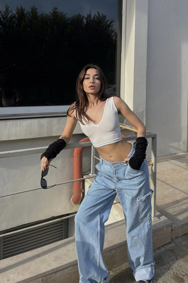 Beyaz Basic Askılı Crop Top ATE6487