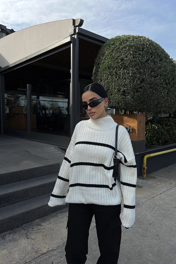 Beyaz Boğazlı Triko Kazak ATE2782 - EYYO