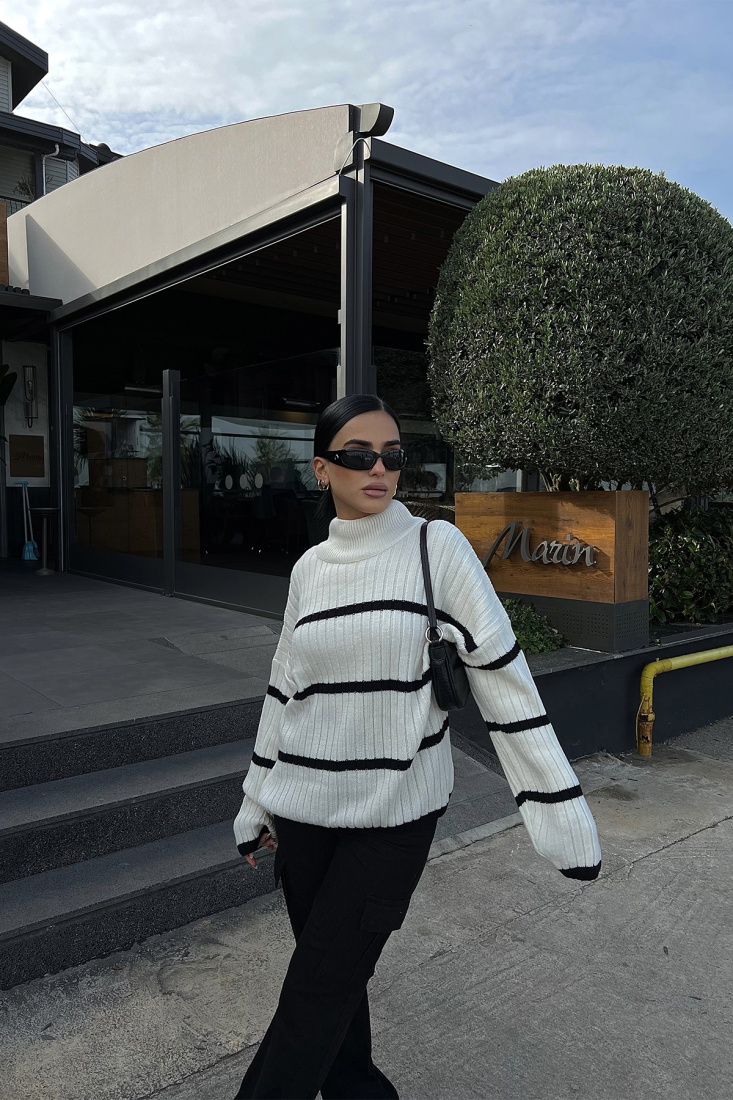 Beyaz Boğazlı Triko Kazak ATE2782 - EYYO