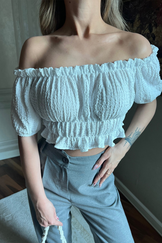 Beyaz Büzgülü Düşük Kol Crop Top ATE4025
