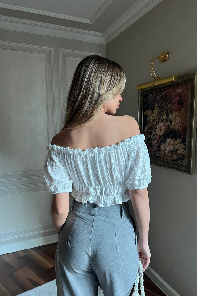 Beyaz Büzgülü Düşük Kol Crop Top ATE4025