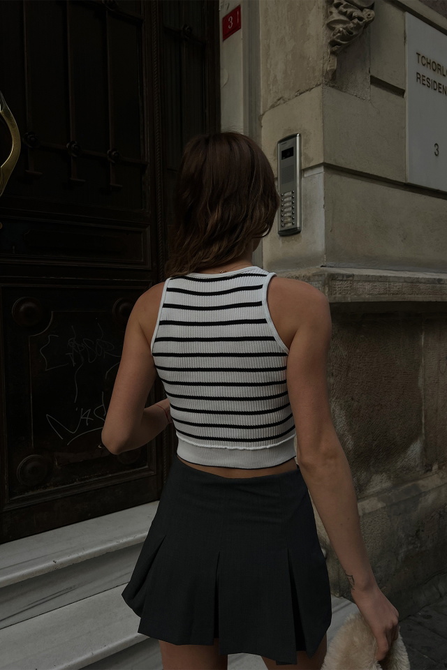 Beyaz Çizgili Crop Top