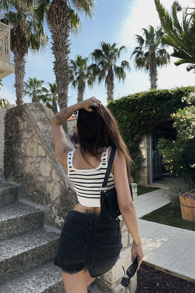 Beyaz Çizgili Triko Crop Top ATE7155