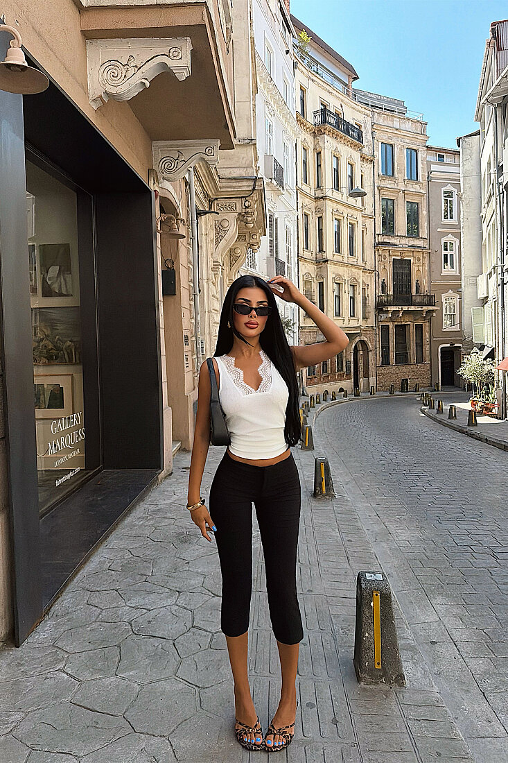 Beyaz Dantel Detay Basic Crop Top (1)