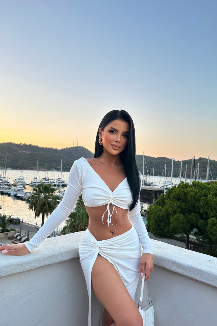 Beyaz Derin Yırtmaçlı Takım ATE8252 - EYYO