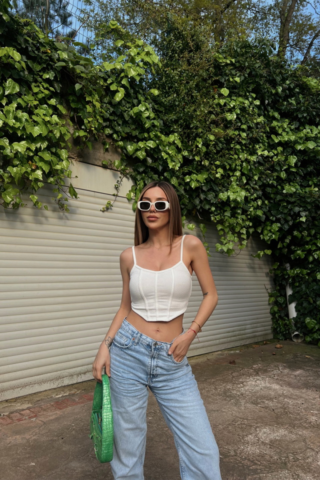 Beyaz Dikiş Detay Askılı Crop Top
