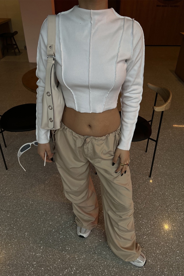 Beyaz Dikiş Detay Crop Top ATE4341 - 2