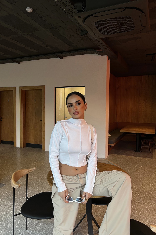 Beyaz Dikiş Detay Crop Top ATE4341 - 4