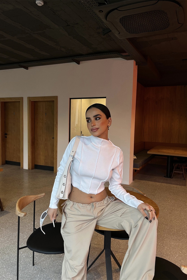 Beyaz Dikiş Detay Crop Top ATE4341 - 5