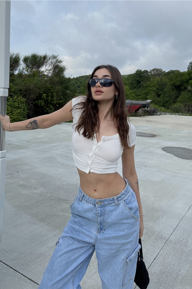 Beyaz Düğme Detay Crop Top ATE6702