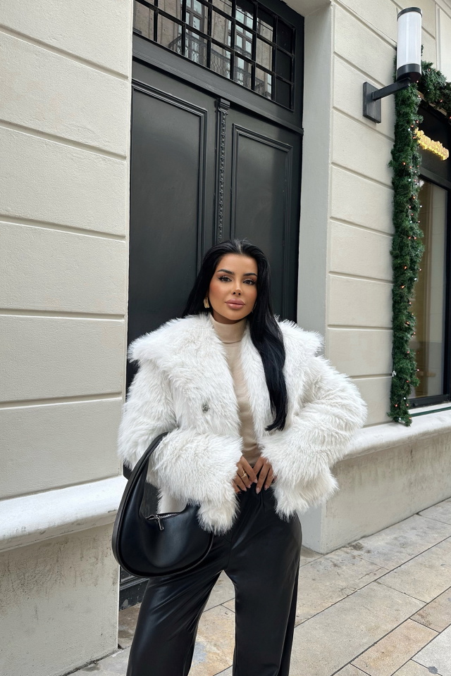 Beyaz Eva Kısa Kürk