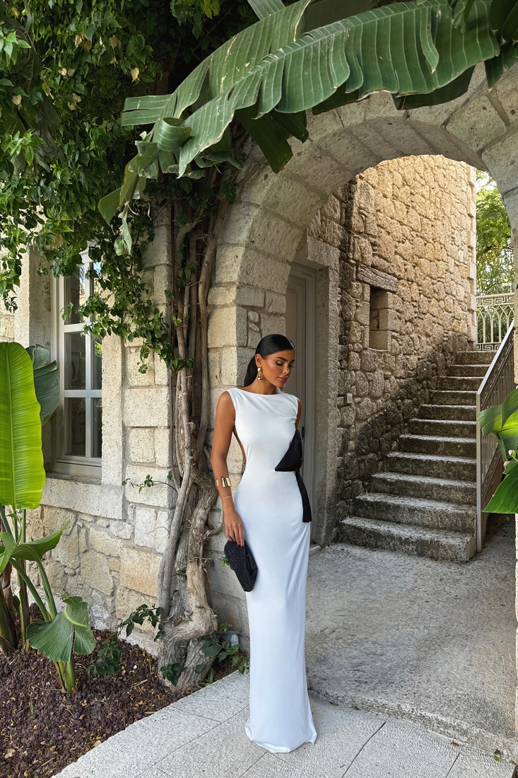 Beyaz Dorien Fiyonklu Sırt Dekolteli Elbise ATE-1628 - EYYO