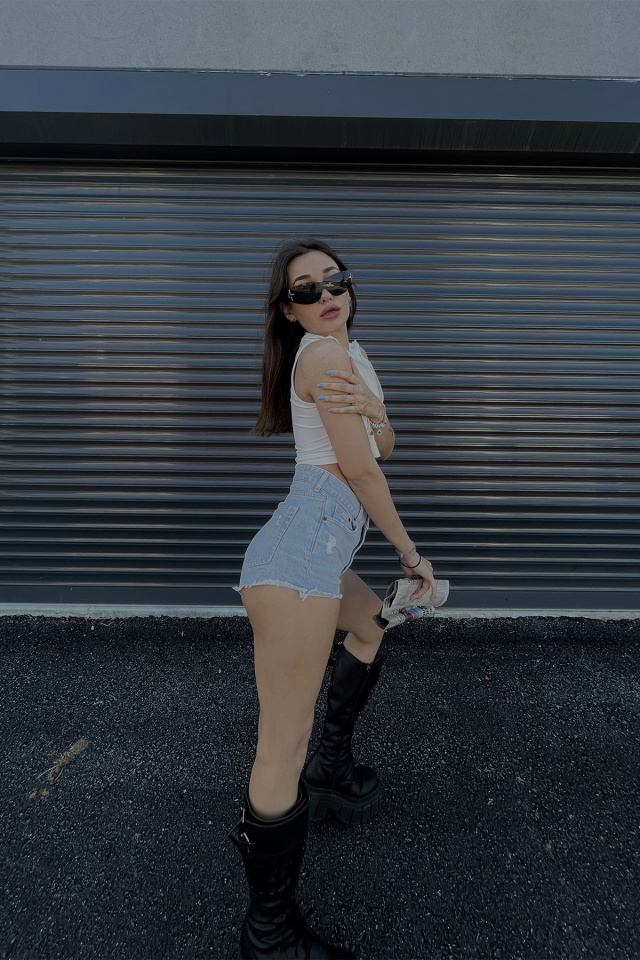 Beyaz Gömlek Yaka Önü Fermuarlı Crop Top