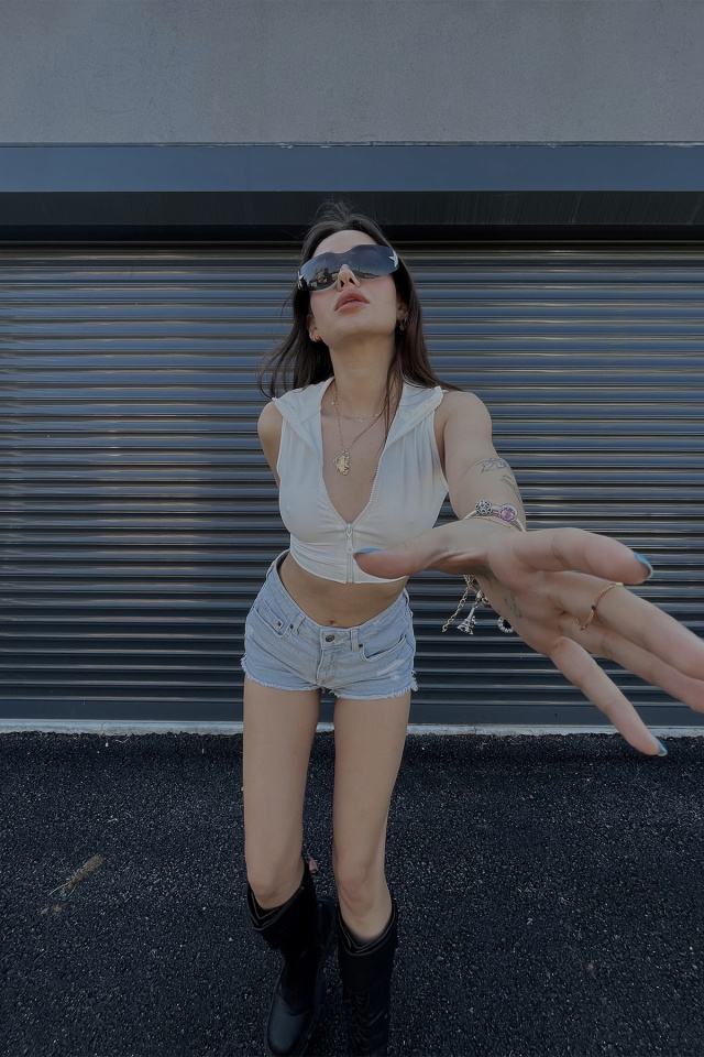 Beyaz Gömlek Yaka Önü Fermuarlı Crop Top