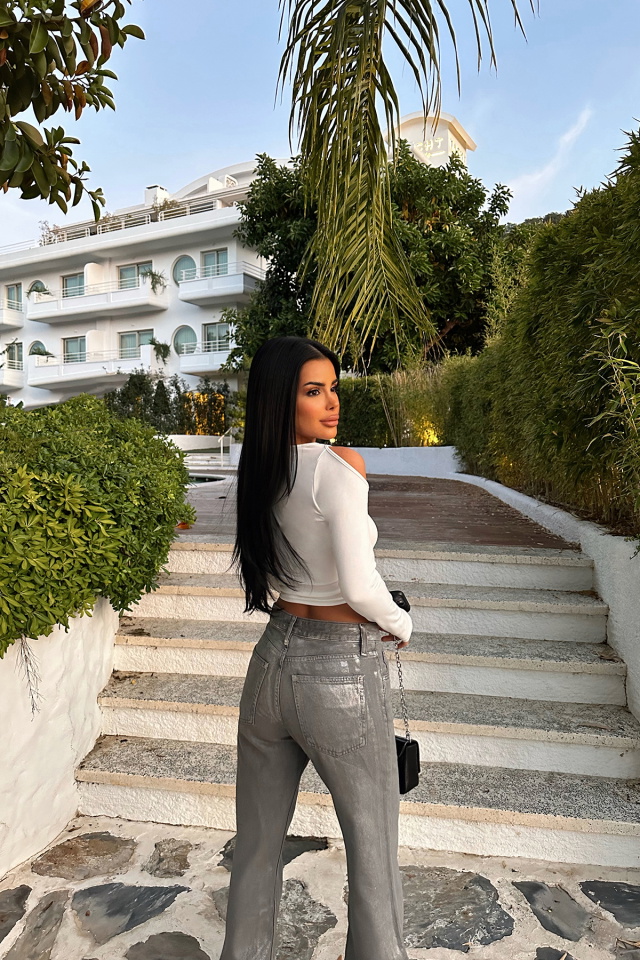 Beyaz Halka Detay Uzun Kol Crop Top