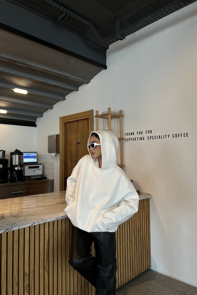 Beyaz Kapşonlu Arkası Baskılı Sweat ATE2561 - 3