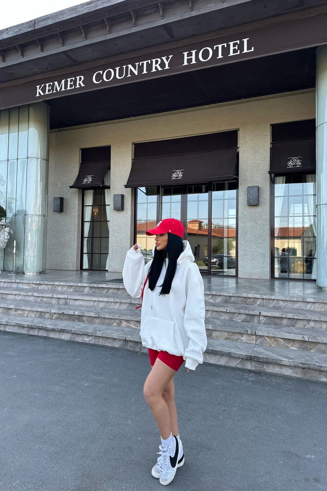 Beyaz Kapşonlu E Nakışlı Sweat ATE-0753 - 4