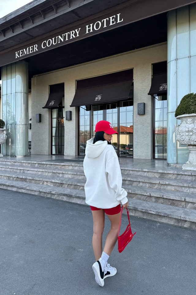Beyaz Kapşonlu E Nakışlı Sweat ATE-0753 - 5