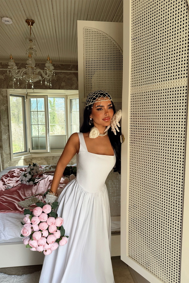 Beyaz Kare Yaka Askılı Uzun Elbise ATE-4189 - 4