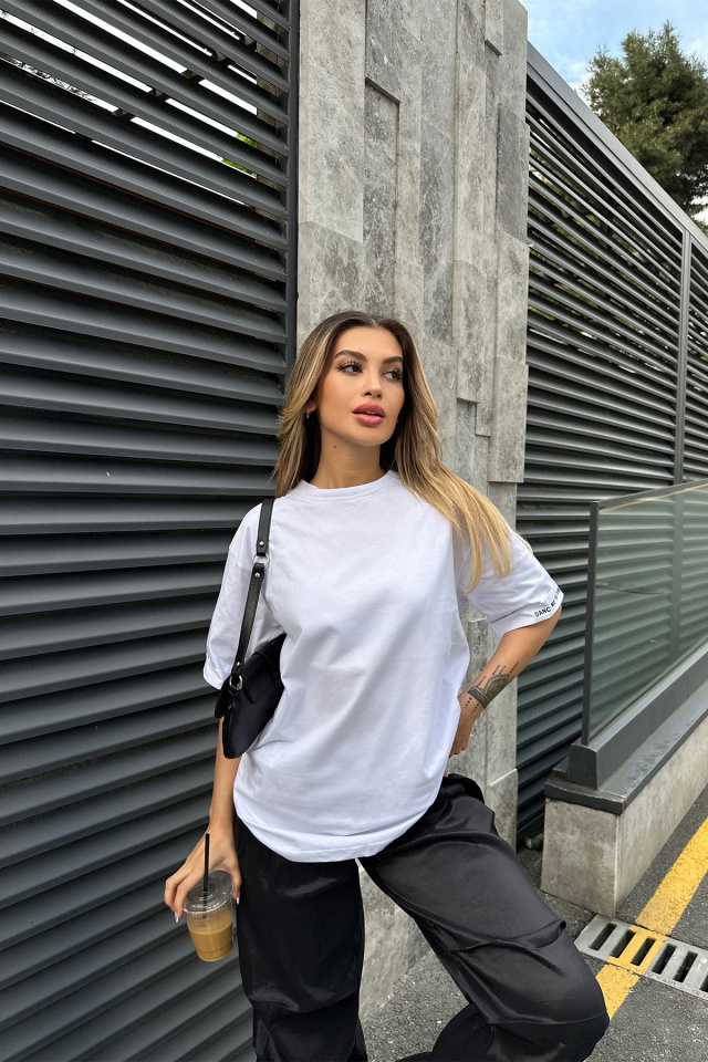 Beyaz Kolu Yazılı Basic Tişört ATE6093