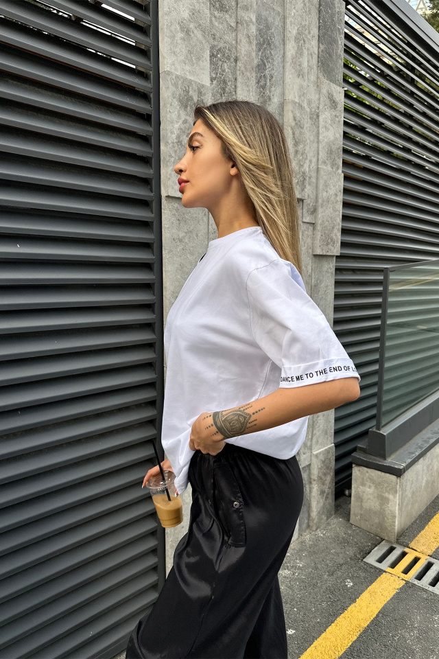 Beyaz Kolu Yazılı Basic Tişört ATE6093