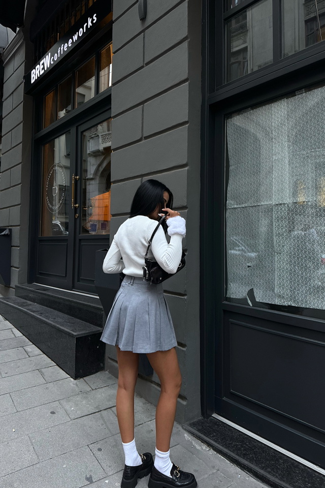 Beyaz Kürk Detay Crop Top