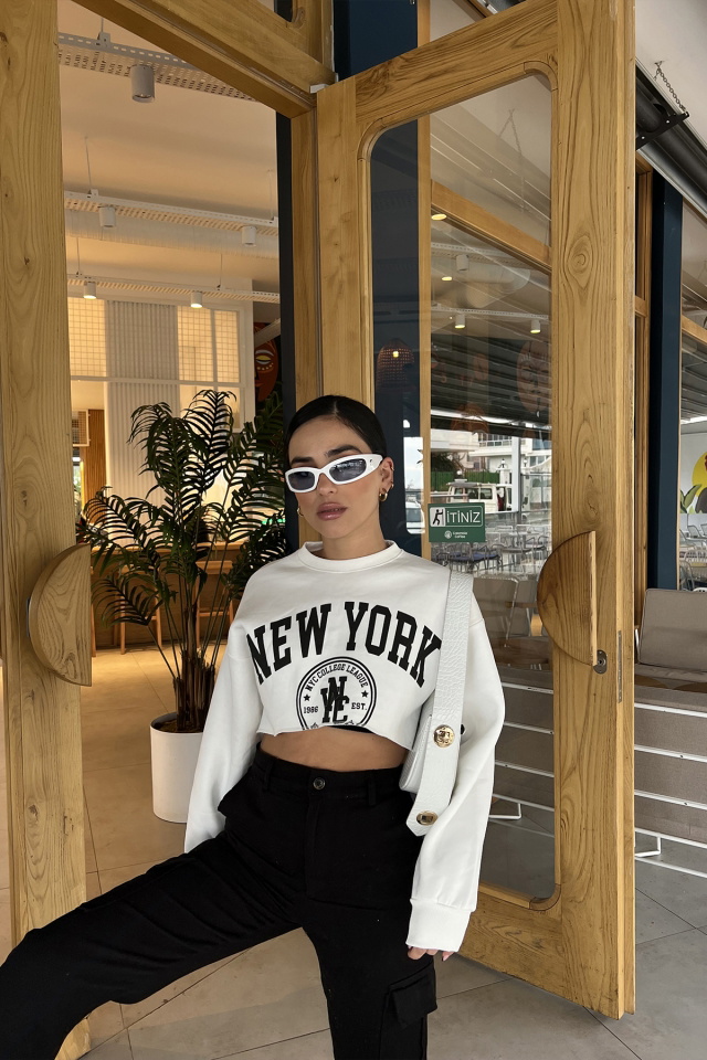 Beyaz New York Baskılı Crop Top ATE3352 - 1