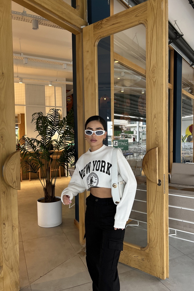 Beyaz New York Baskılı Crop Top ATE3352 - 3