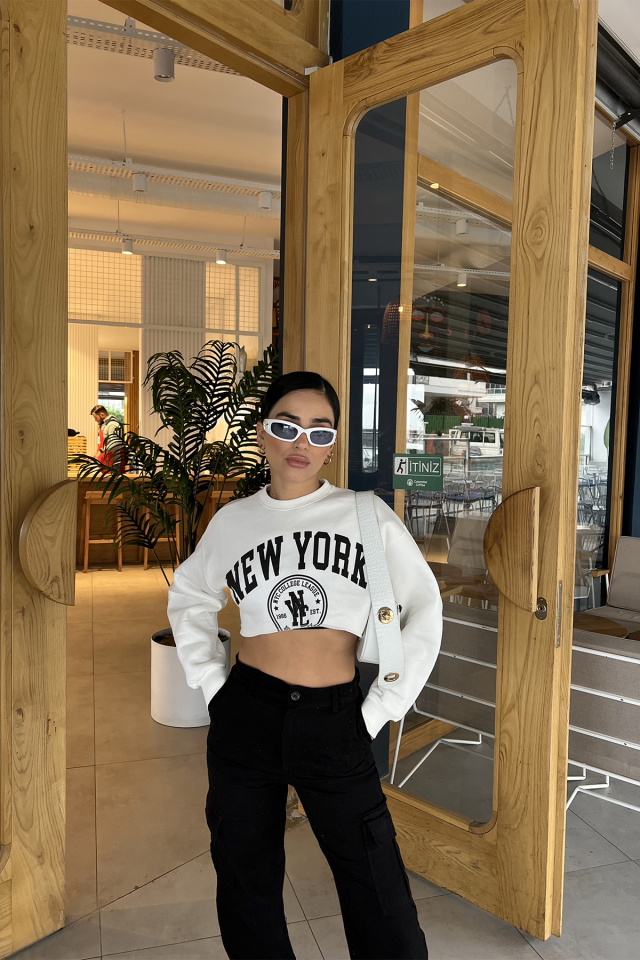 Beyaz New York Baskılı Crop Top ATE3352 - 5