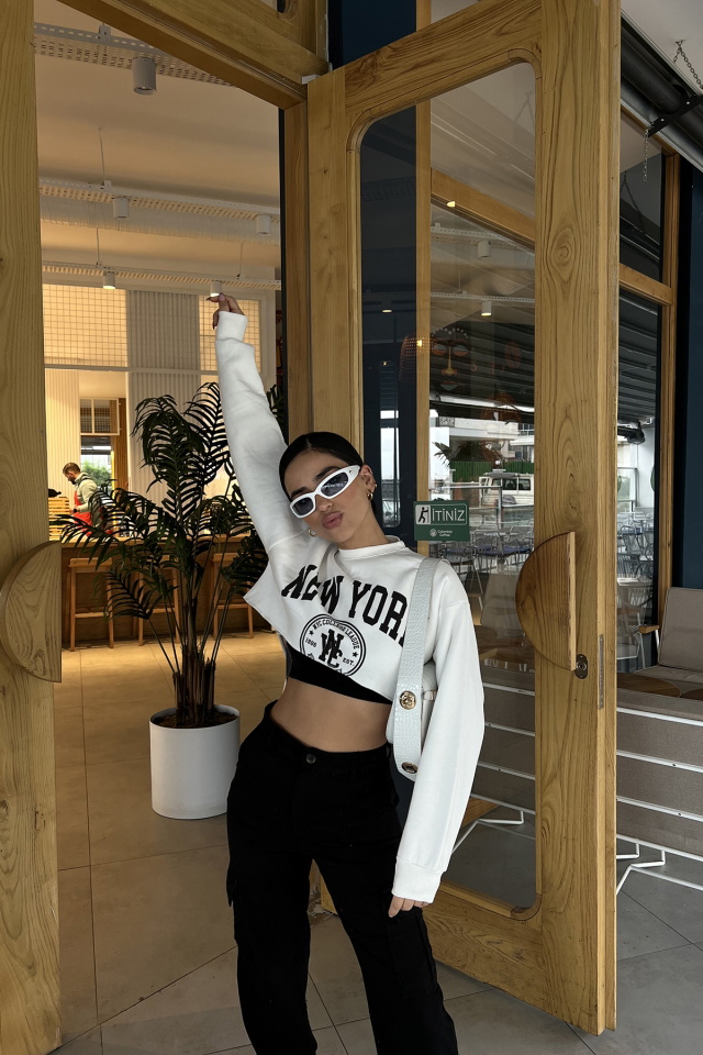 Beyaz New York Baskılı Crop Top ATE3352 - 6