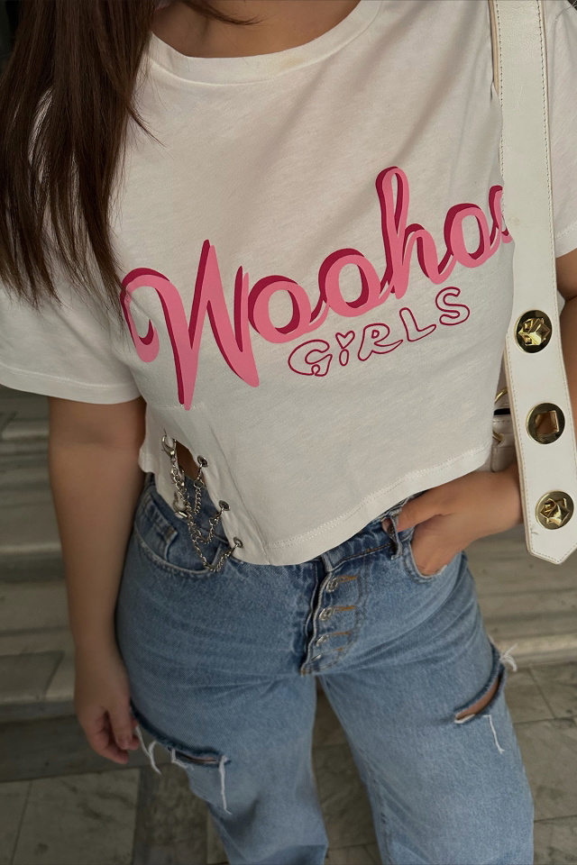 Beyaz Önü Baskılı Zincir Detay Crop Top