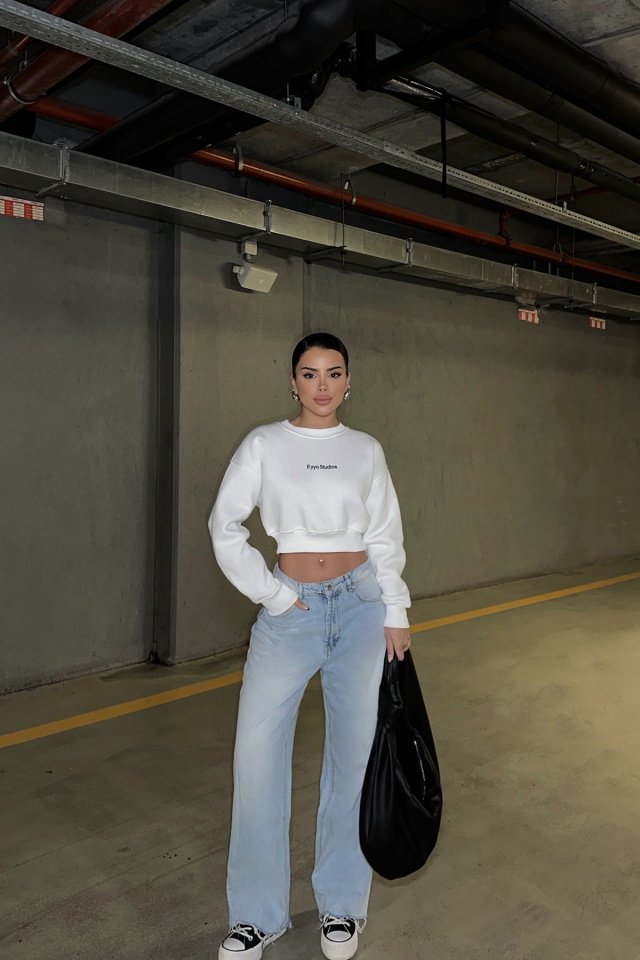 Beyaz Önü Eyyo Yazılı Uzun Kol Crop Top