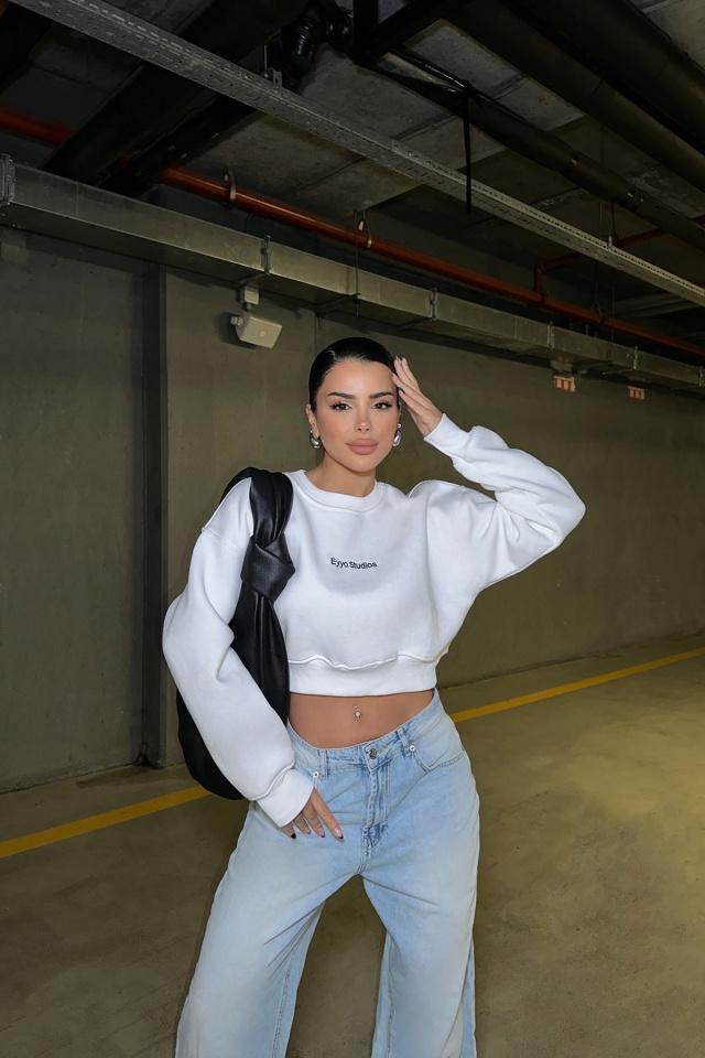 Beyaz Önü Eyyo Yazılı Uzun Kol Crop Top -